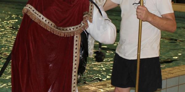 Sint in zwembad.jpg